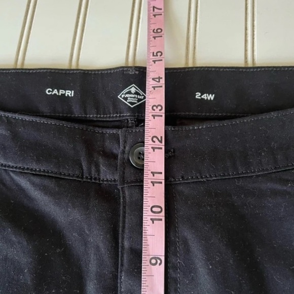 St. John's Bay Mid Rise Plus Capris Size 24W nwt - Picture 8 of 9